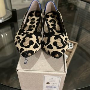 Rothy’s the point Desert Cat print size 8.5 us